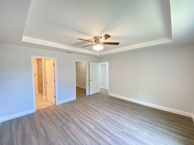 Building Photo - Custom Home - Desirable SE Ocala Neighborhood 3/2/2 **Wont Last**