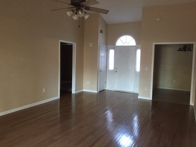 Building Photo - 818 Bentley Dr