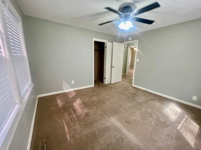 Building Photo - 1710 South Ave