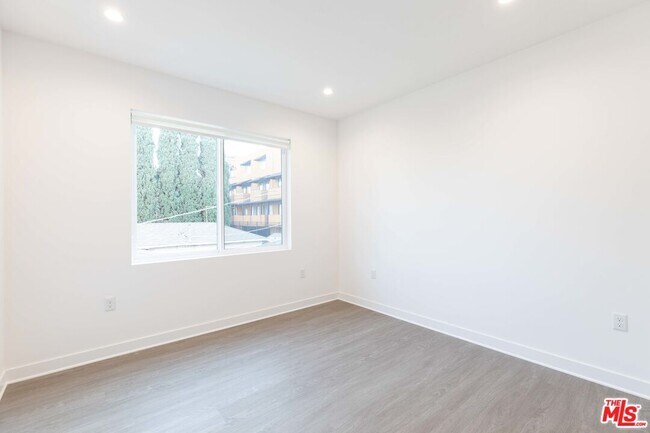 Building Photo - 843 Wilcox Ave
