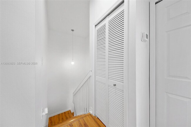 Building Photo - 642 SW 106th Ave