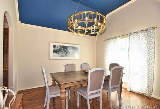 Building Photo - Room for the whole family in this 5 bedroom, 3-1/2 bath Executive Rental on corner lot in Millice...