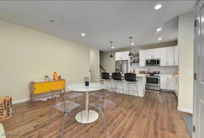 Building Photo - 1926 W 52nd St