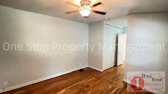 Building Photo - Charming 2 Bedroom, 1 Bathroom home in Ind...