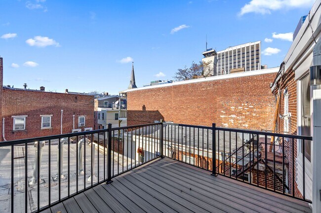 Building Photo - Tatnall West 8720 Landlord