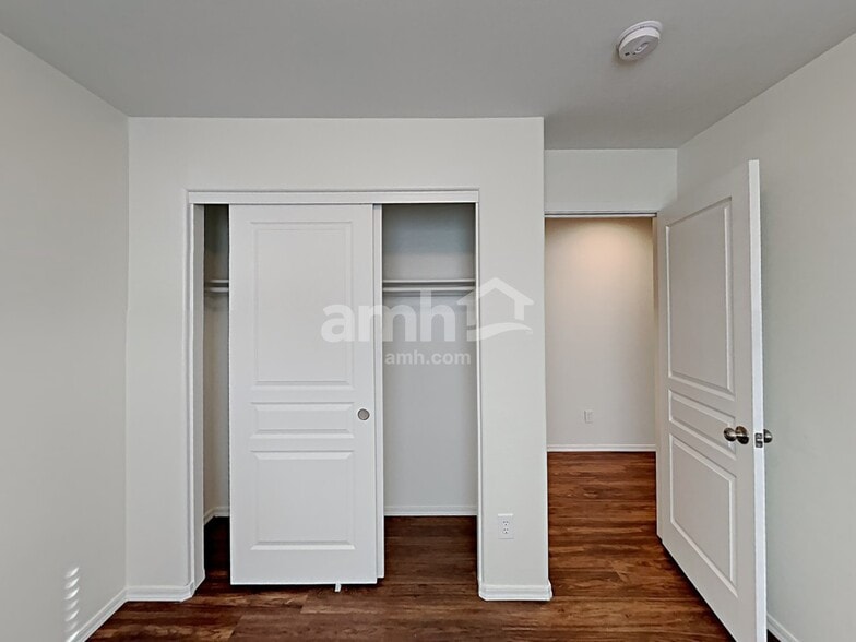 Building Photo - 2717 E Dust Devil Dr