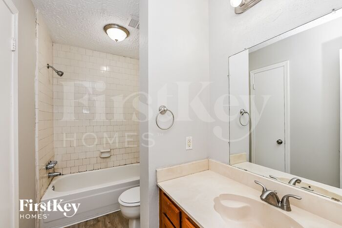 Building Photo - 5510 Stone Creek Dr