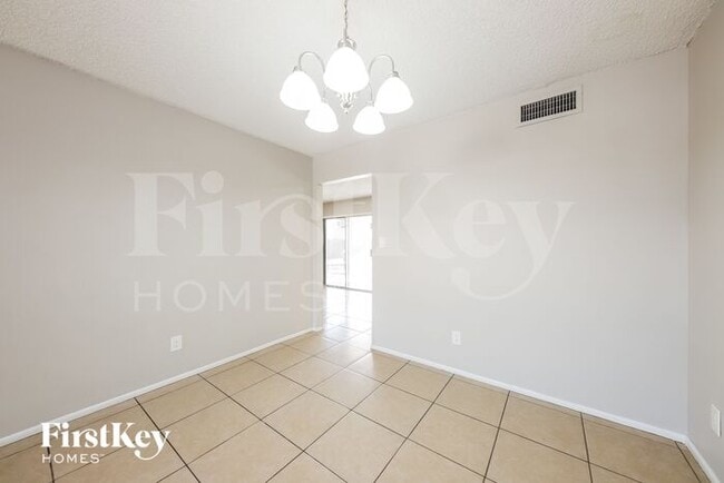 Building Photo - 4923 W Larkspur Dr
