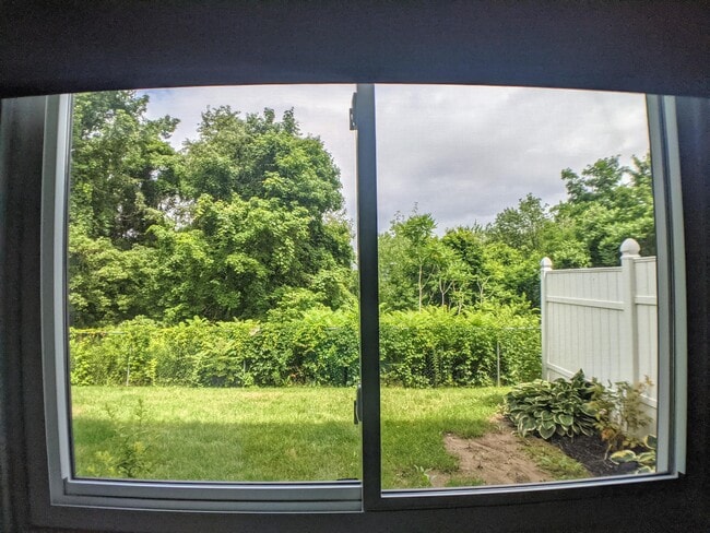 Building Photo - 107 Treetop Cir