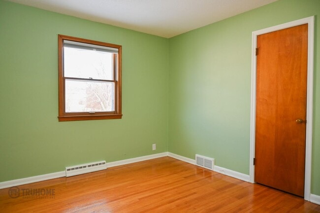 Building Photo - 4 Bed 2 Bath in Prime Location: Your Perfe...
