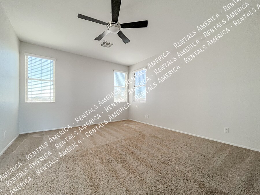 Building Photo - 9765 E Knowles Ave