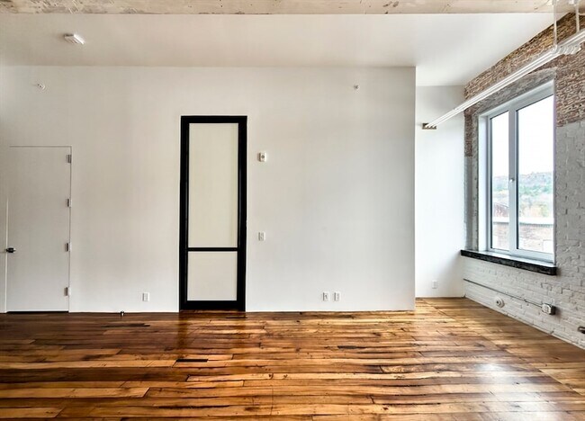 Building Photo - 520 State Rd