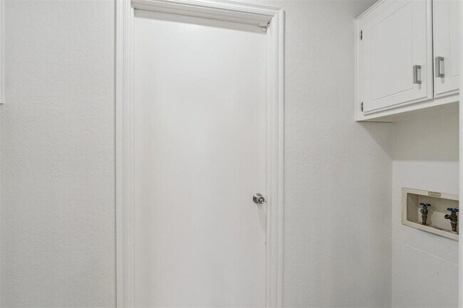 Building Photo - 1033 Mabel C Fry Blvd