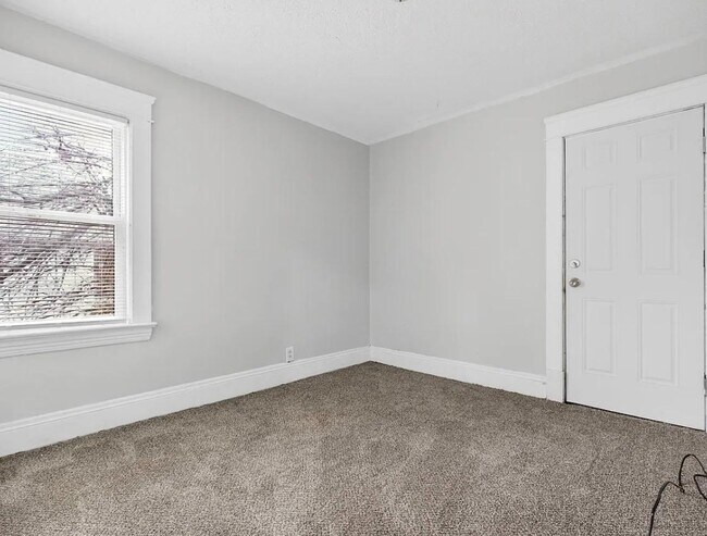 Building Photo - 10100 Yale Ave