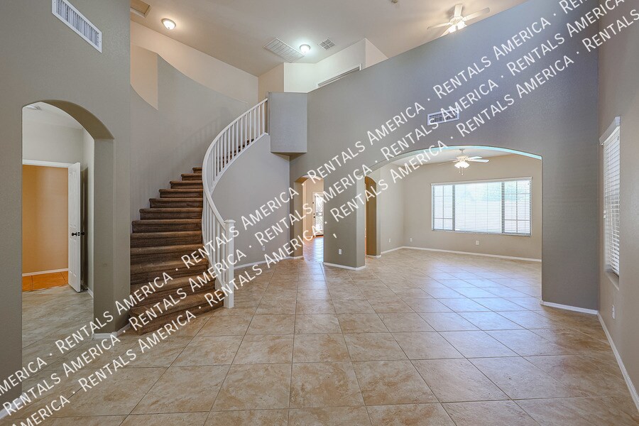 Building Photo - 16021 W Custer Ln