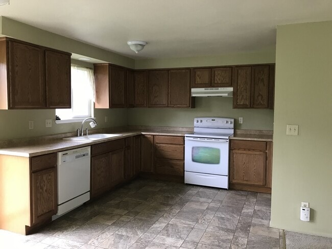 Building Photo - 3bd 1.5 ba in Tri City -