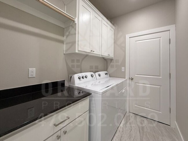 Building Photo - Henley 3 | Duplex in Siloam Springs!