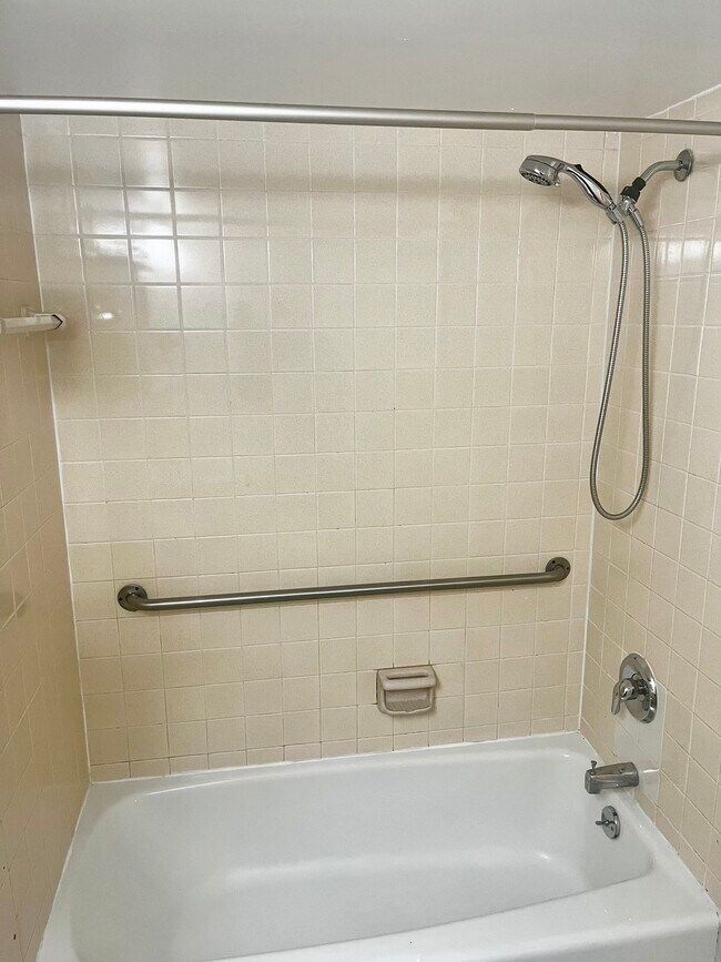 Building Photo - 1111 University Blvd W