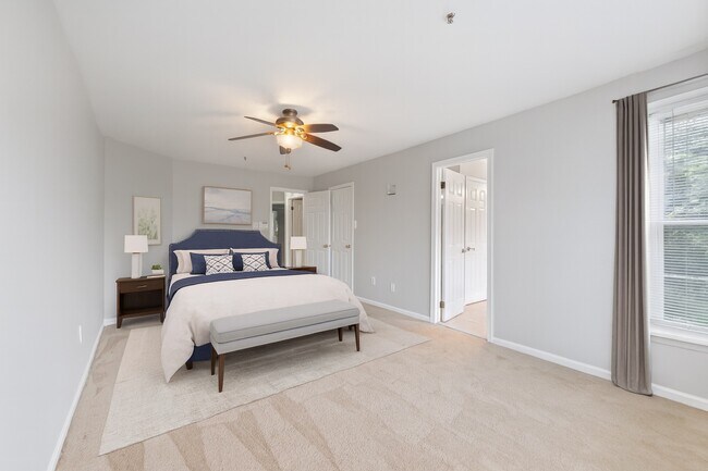 Building Photo - 9401 Rosmarin Way