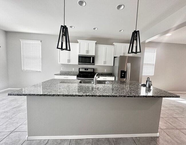 Building Photo - Stunning 4-bedroom, 2-bathroom home located in the vibrant community of Sahuarita, AZ