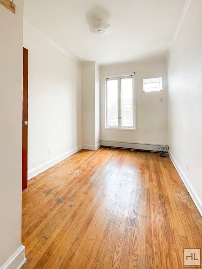 Building Photo - 60 AVENUE