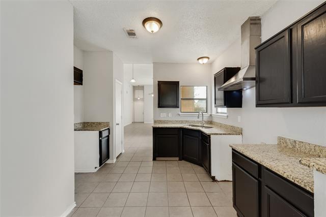 Building Photo - 2203 Sunset Dr