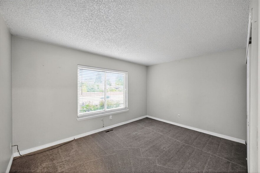 Building Photo - 3501 S Kittredge St