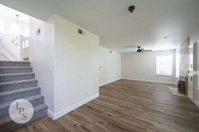Building Photo - Fresno CUSD Home, 4BR/3BA, Newly Remodeled...