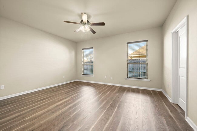 Building Photo - 37184 Sills Dr