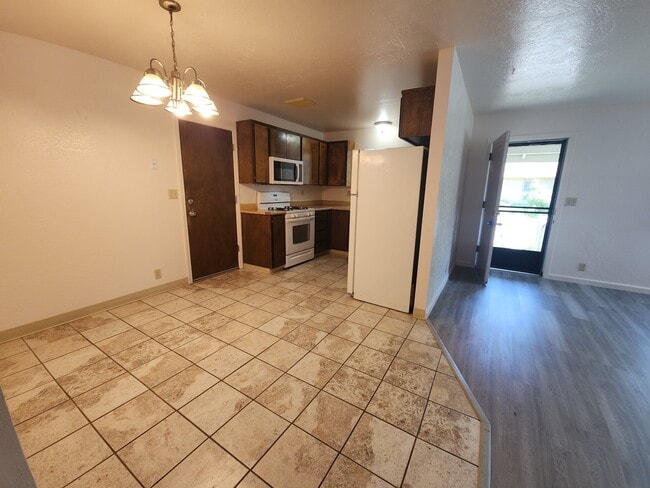 Building Photo - 615 Cowles Ave
