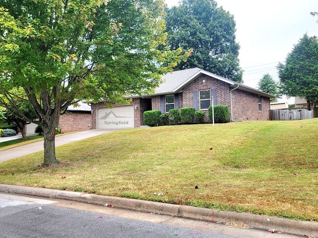 Building Photo - Location-Location; South West Springfield ...