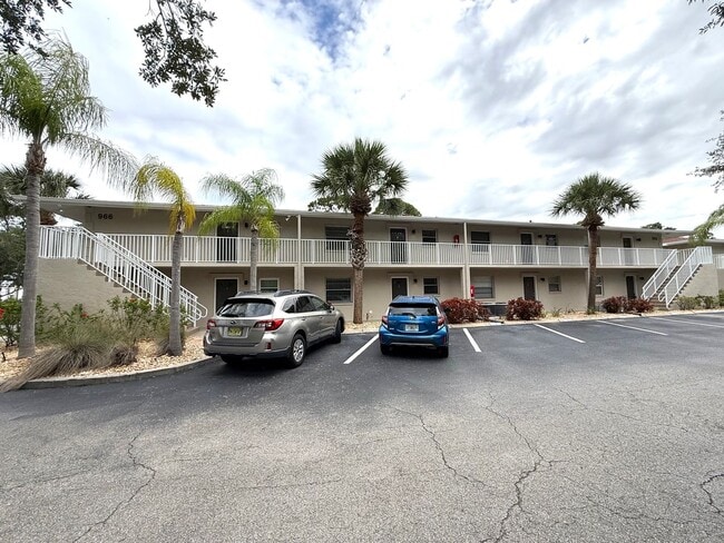 Building Photo - Charming 2-Bed/1-Bath First-Floor Condo in Gated Sarasota Community!