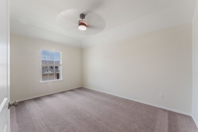 Building Photo - 942 Blue Violet