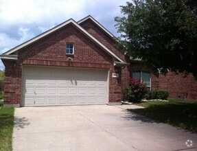 Building Photo - Wonderful 3-2-2 in Crowley ISD!