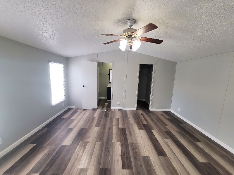 Building Photo - 72 Deerwood Park