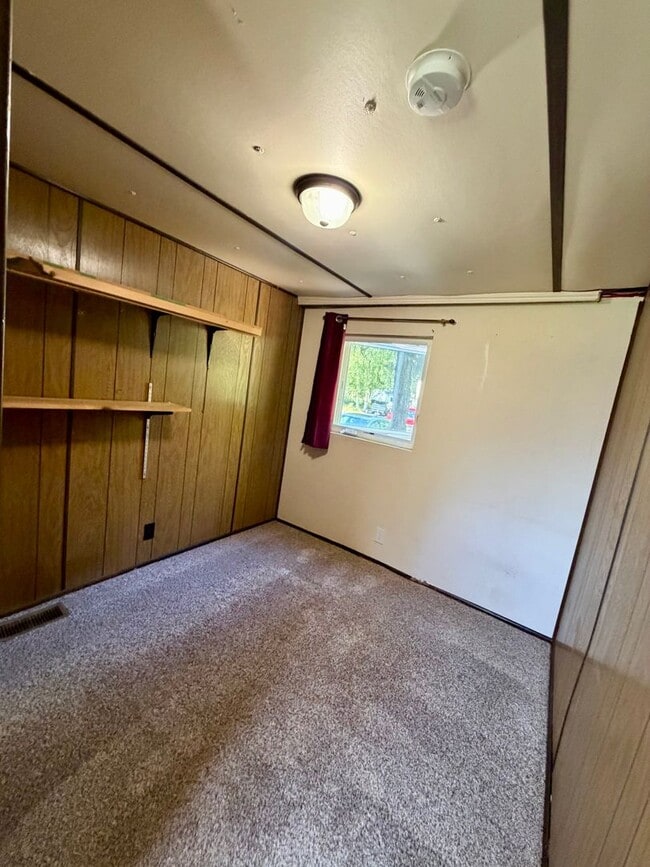 Building Photo - Cozy 3BR Home with Fenced Yard – Available Now!