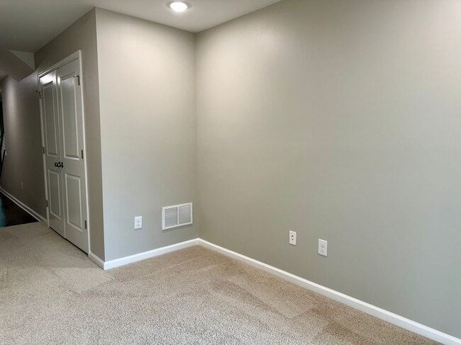 Building Photo - 902 Chalmers Ln