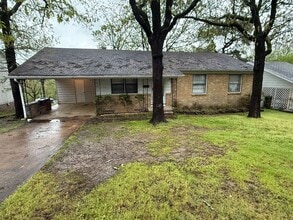 Building Photo - 4424 East Dr