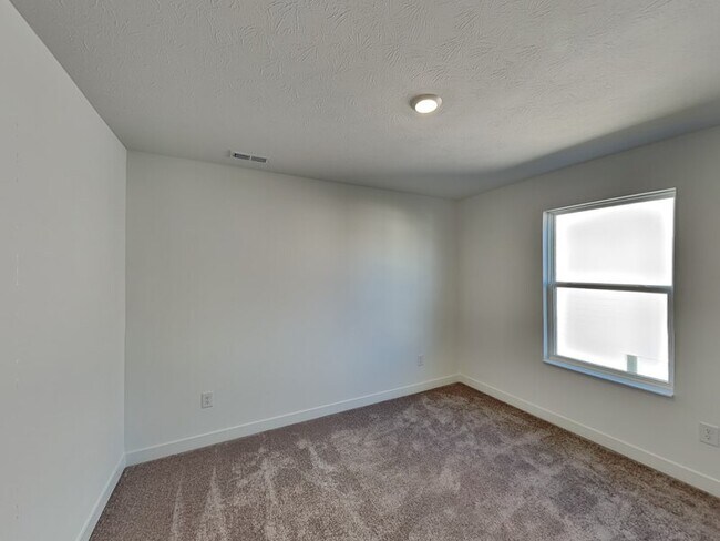 Building Photo - 748 Felix Dr
