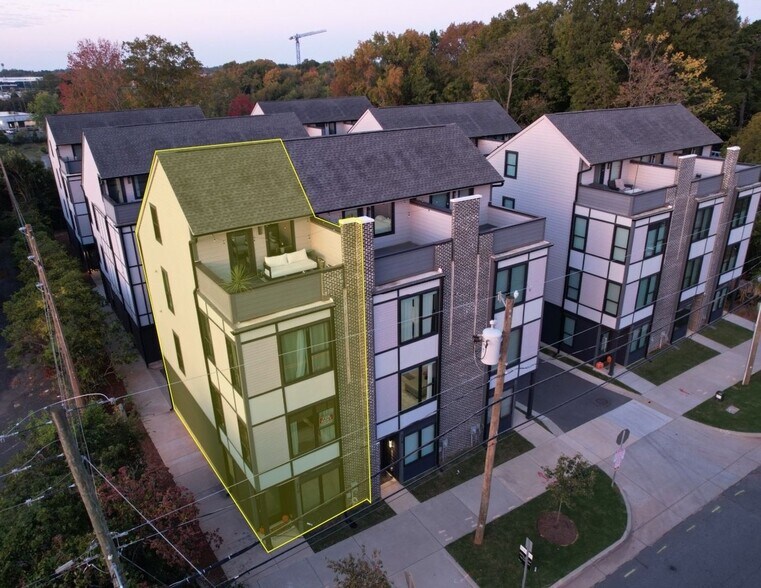 Primary Photo - 215 Freeland Ln