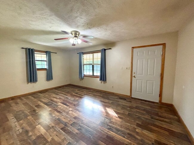 Building Photo - Deposit Special !