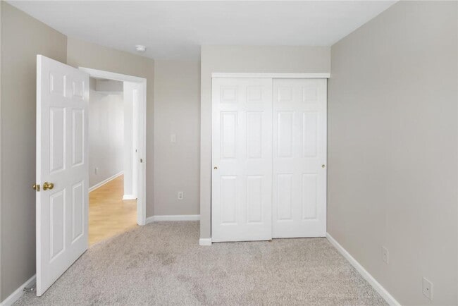 Building Photo - 300 Stonewall Creek Dr