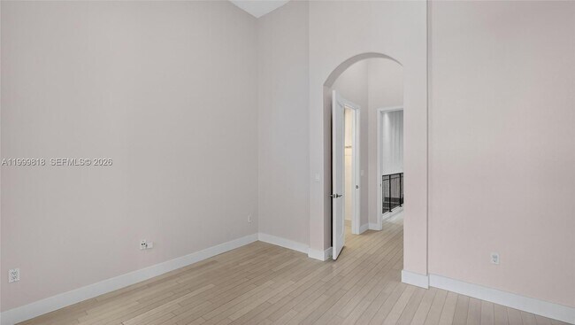 Building Photo - 622 Malaga Ave