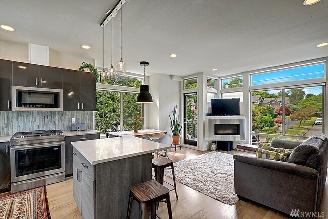 Building Photo - 2611 NW 65th St