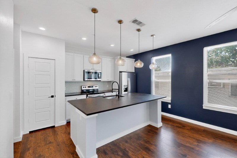 Building Photo - 800 S Welch St