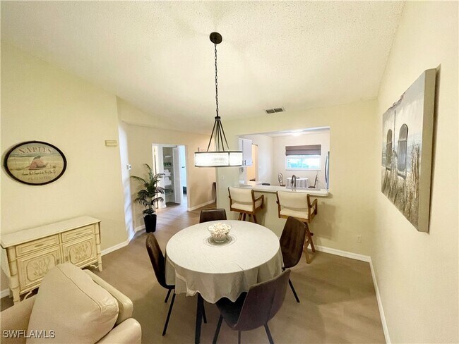 Building Photo - 645 Squire Cir