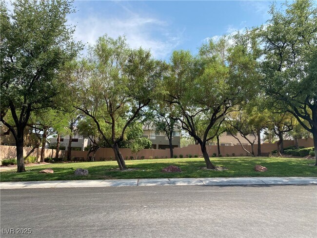 Building Photo - 1317 Woodmore Dr