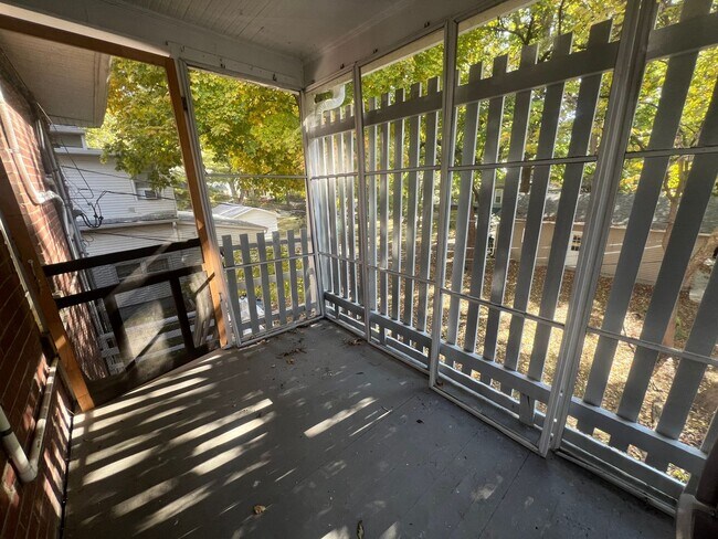 Building Photo - 810 W Edwards St