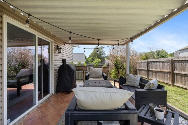 Building Photo - Single Family Home For Lease