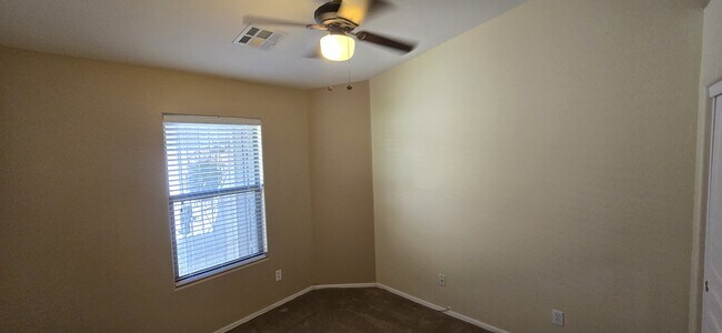 Building Photo - 1241 E Elm Rd